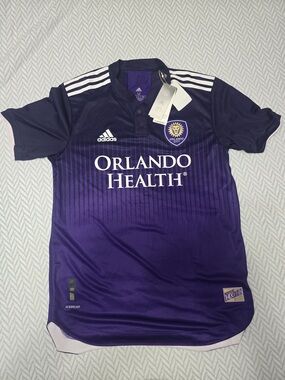 BRAND NEW NEVER WORN WITH TAGS!!!!
ORLANDO FOOTBALL JERSEY.
